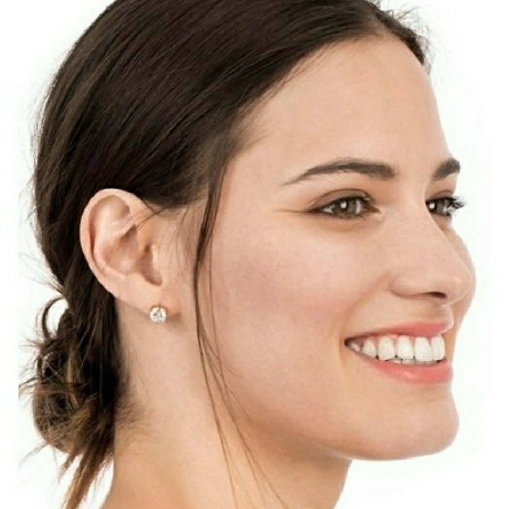 Stella&dot Sparkle studs - Picture 2 of 3